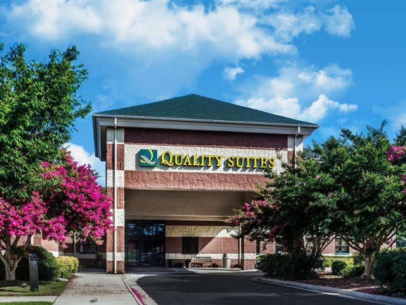 Quality Suites Lake Wright Norfolk Airport Exterior photo
